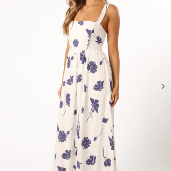 Petal & Pup Hazel Maxi Dress Navy Floral Medium NWOT - Picture 3 of 12